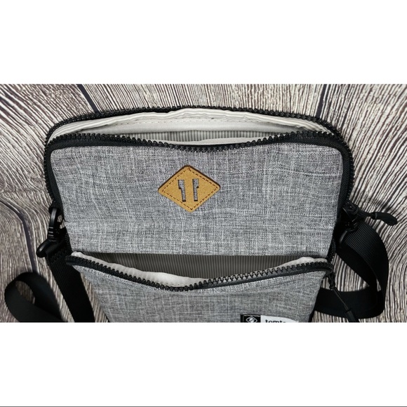 Tomtoc iPad Pro 11 Sleeve Case Crossbody Handle - Picture 4 of 4